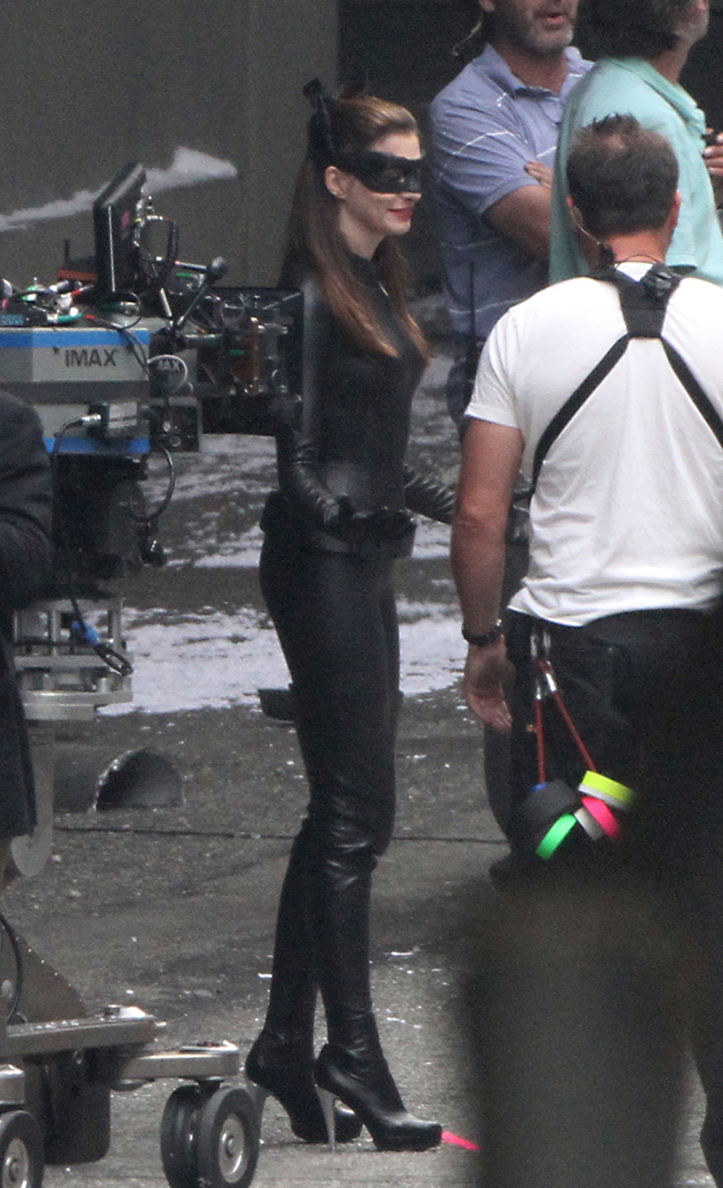 Illustration for article titled The Dark Knight Rises — 30 Catwoman Set Pictures